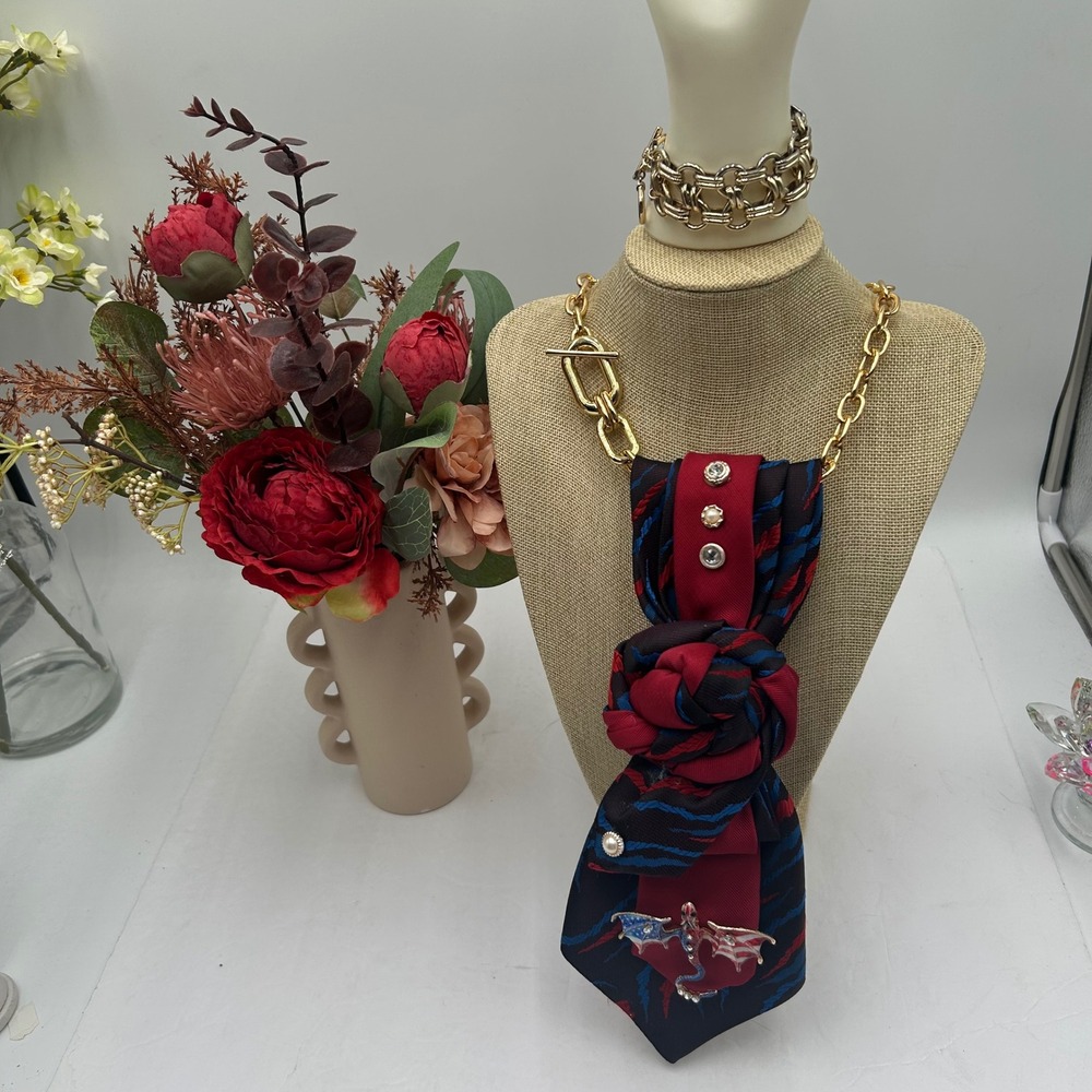 Los 4 Ases Repurposed Tie Necklace Bracelet Set Patriotic American Flag Dragon - Picture 10 of 10